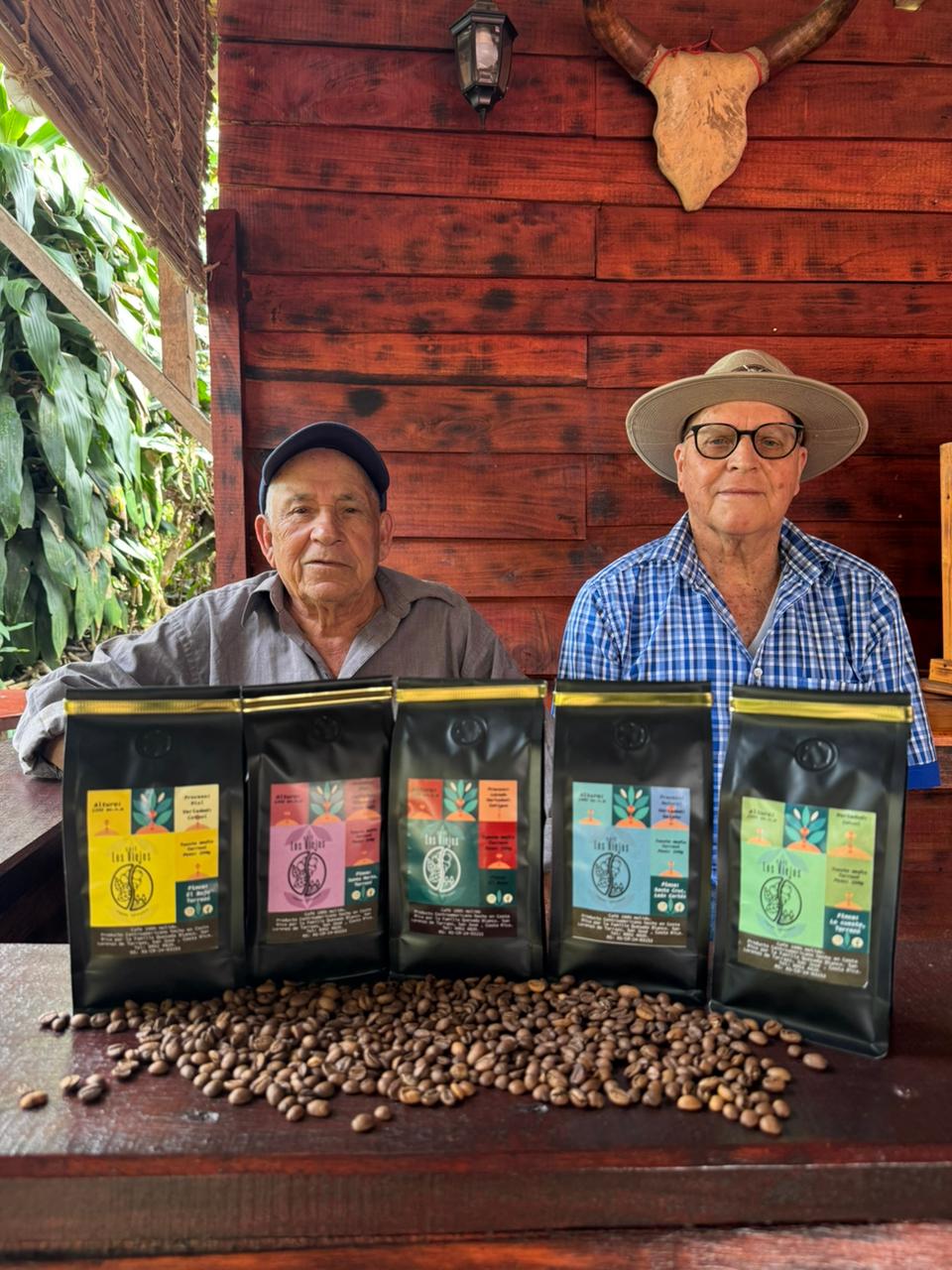 Familia cafetalera en las montañas